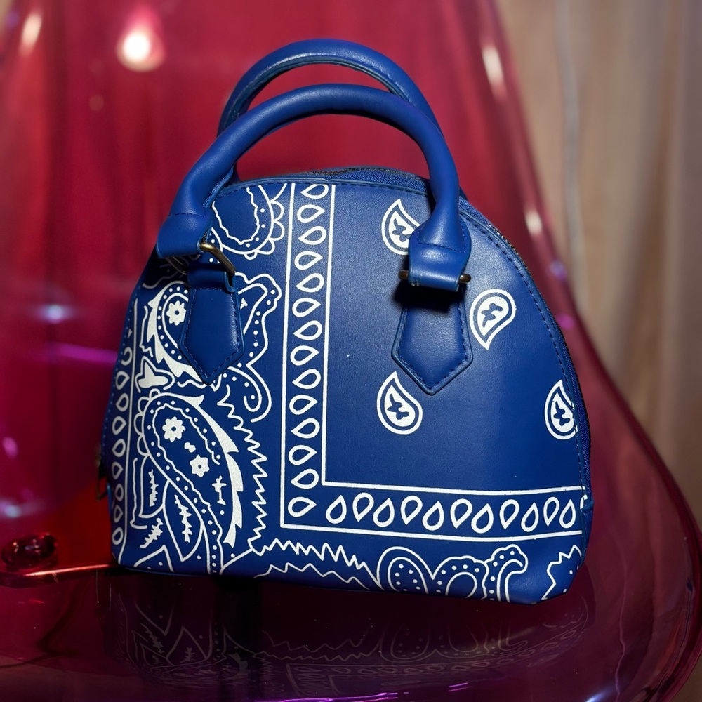 Gorgeous Blue Bandana Print handbag💙 perfect condition, super cute! - Picture 7 of 10